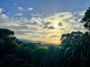 The Sandpit Relaxing Beachfront Getaway, Waikanae